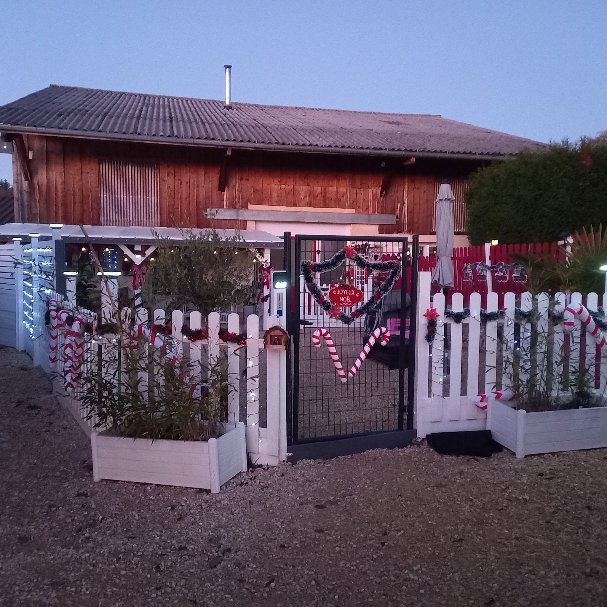 Pension Canine Familiale à LABALME : Dog paradise — photo