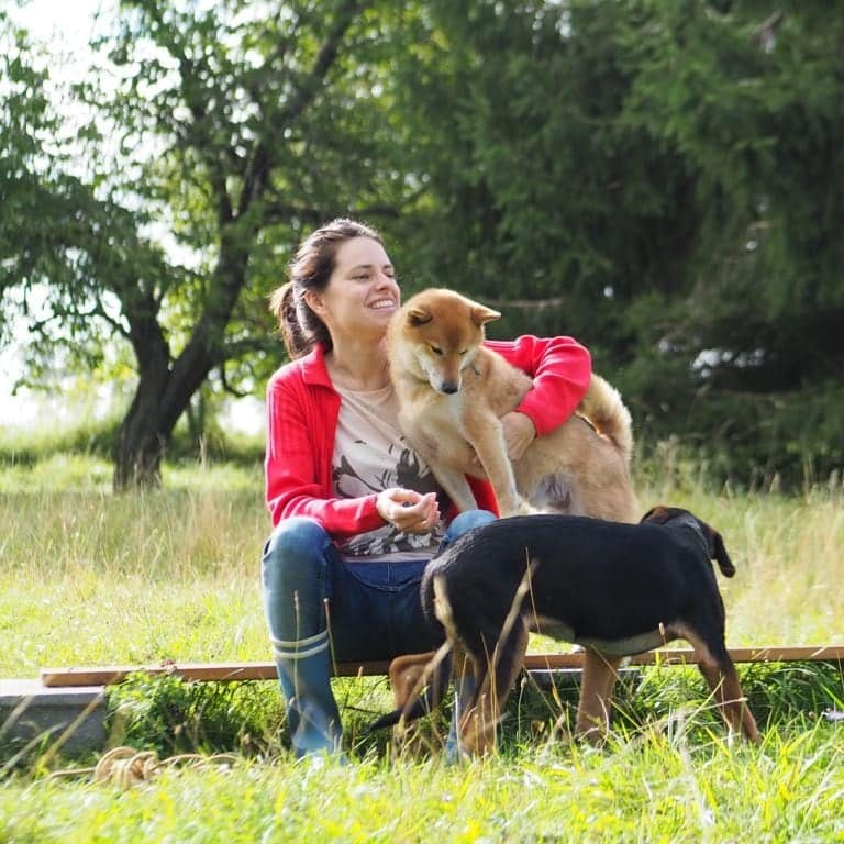 Isabelle Maguda - Bien avec son chien — photo