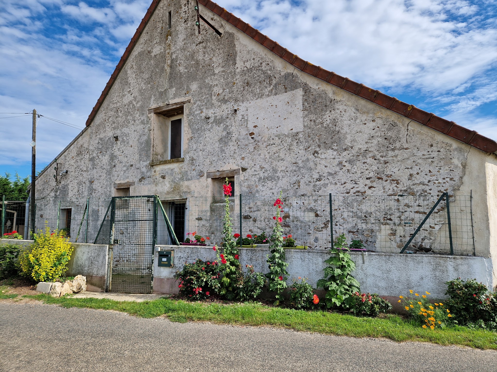 LA PETITE PENSION — photo