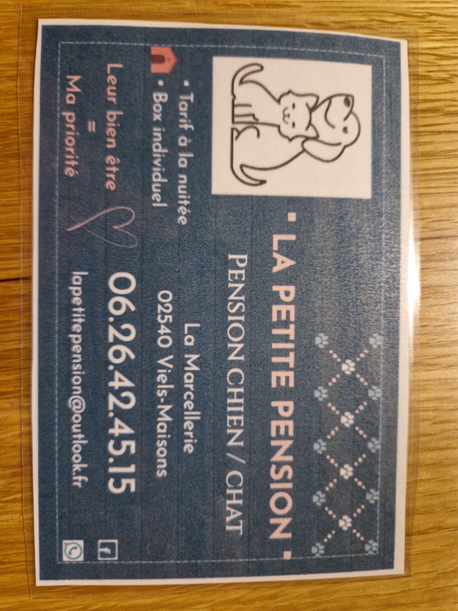 LA PETITE PENSION — photo